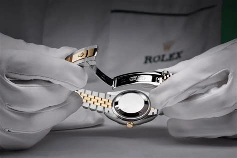 ogni qaunto va fatta la rvisione ad un rolex|La procedura della revisione completa Rolex .